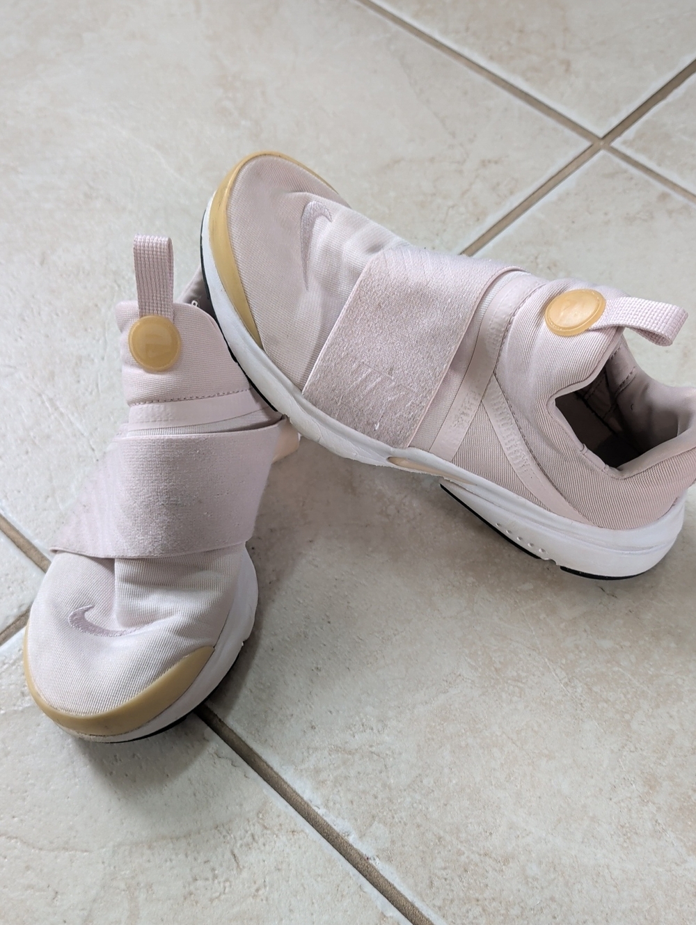 Nike Kids Slip-On Sneakers in Light Pink with Cream Accents Girls Size 5
